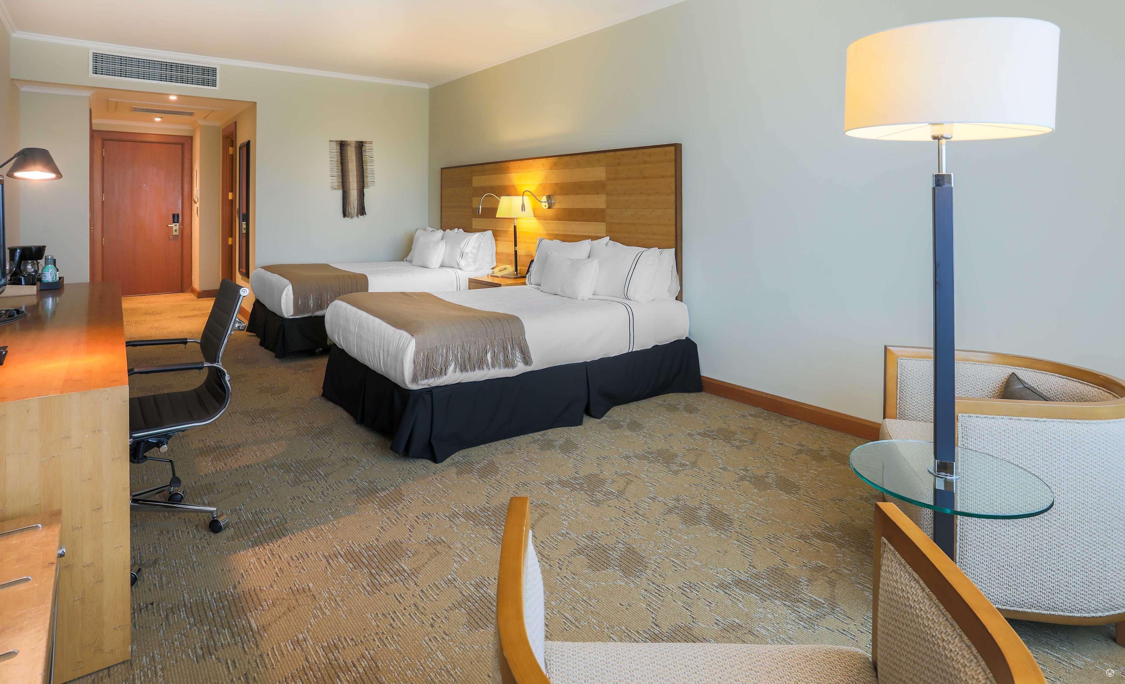 Sonesta Hotel Osorno Esterno foto A room at the Hilton London Heathrow