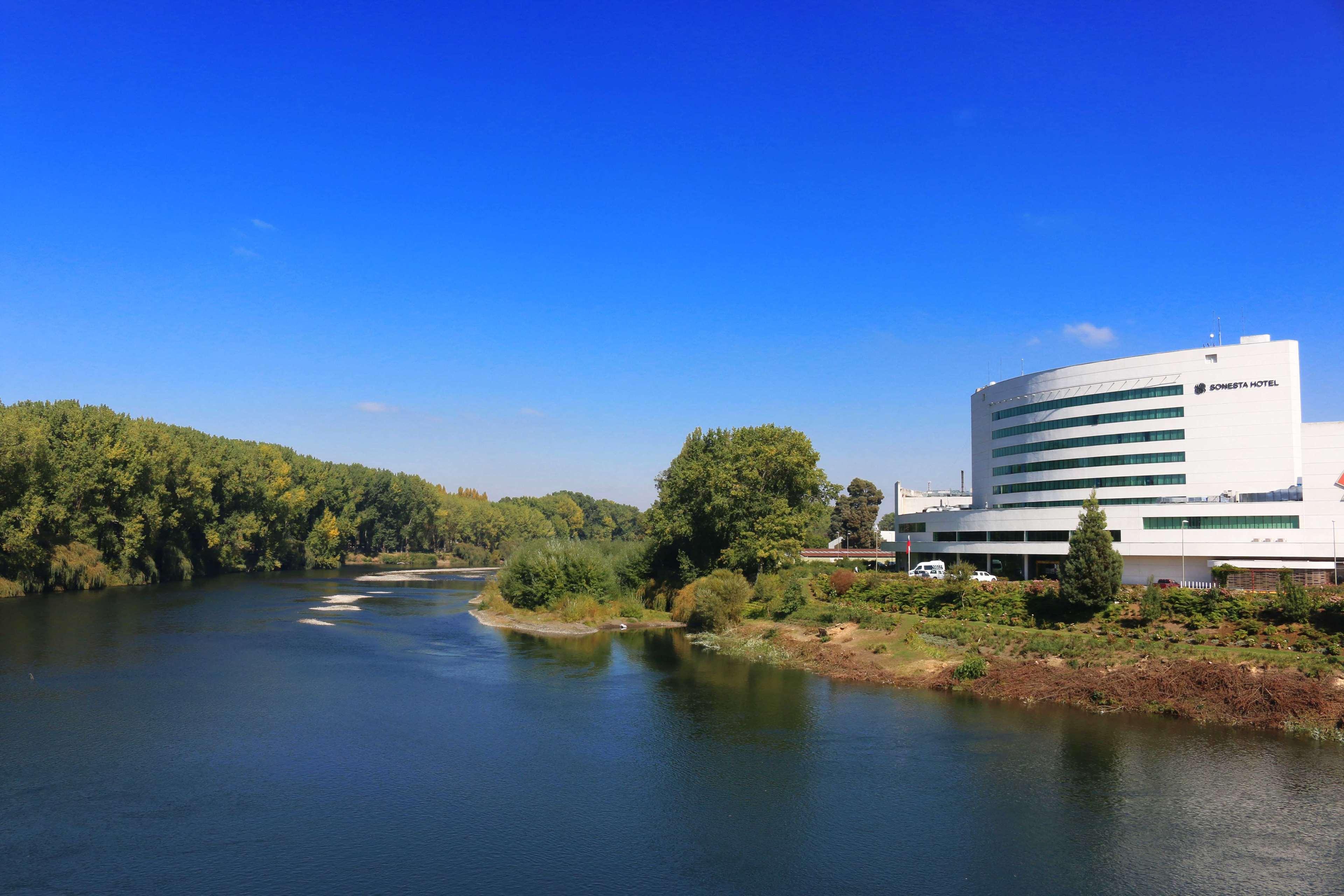 Sonesta Hotel Osorno Esterno foto The river at the University of Maine at Augusta