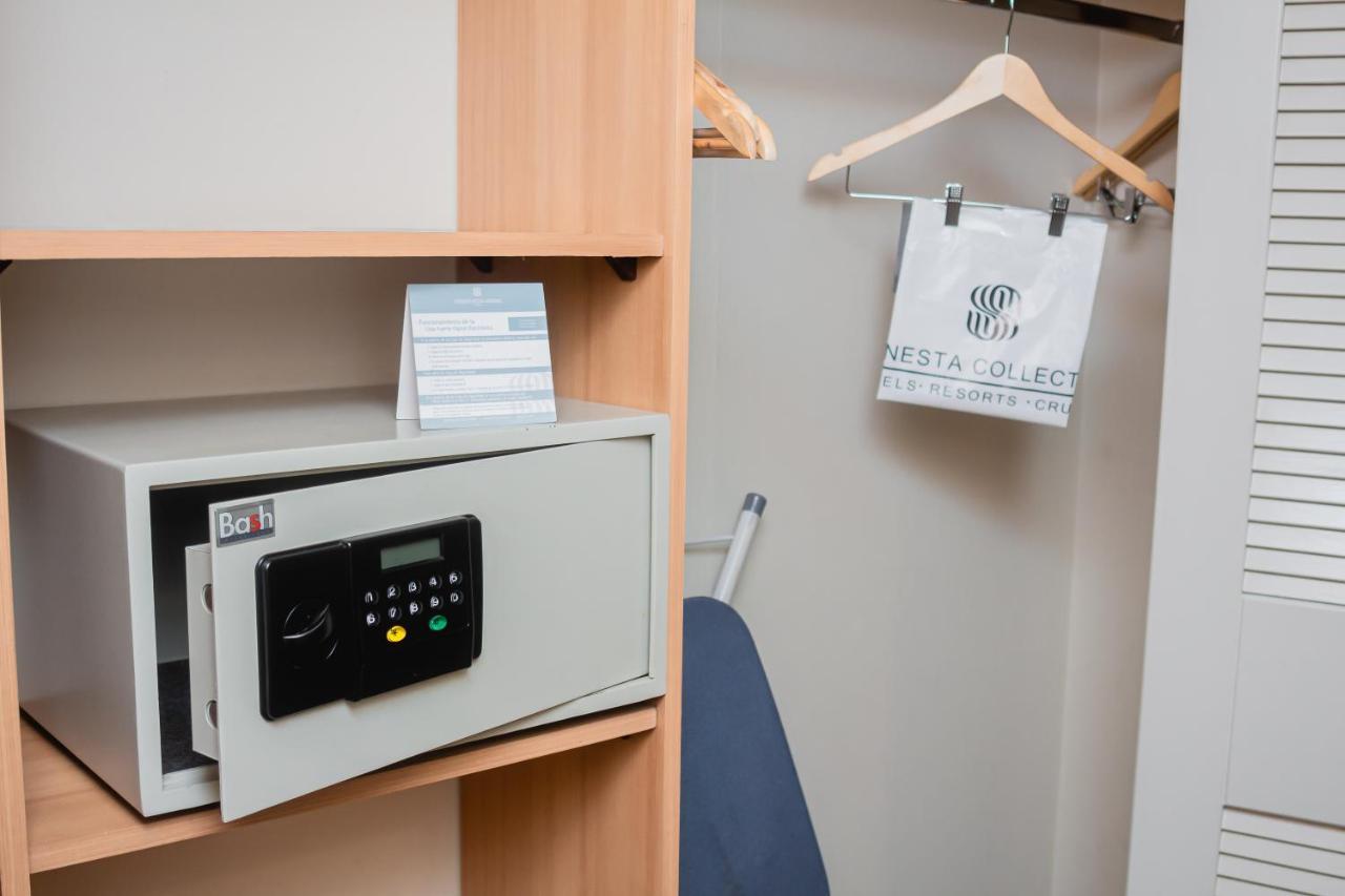 Sonesta Hotel Osorno Esterno foto A safe in a hotel room