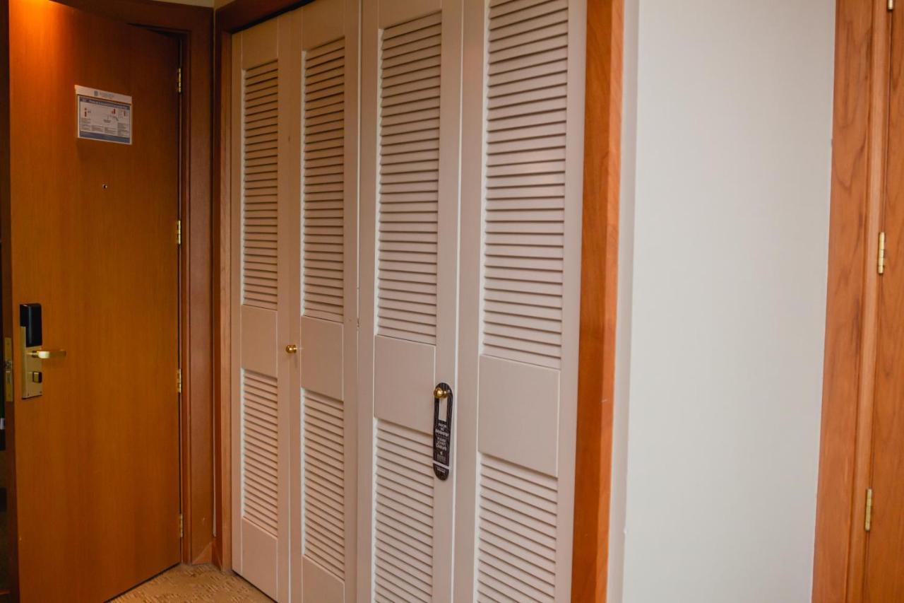 Sonesta Hotel Osorno Esterno foto A set of louvered doors