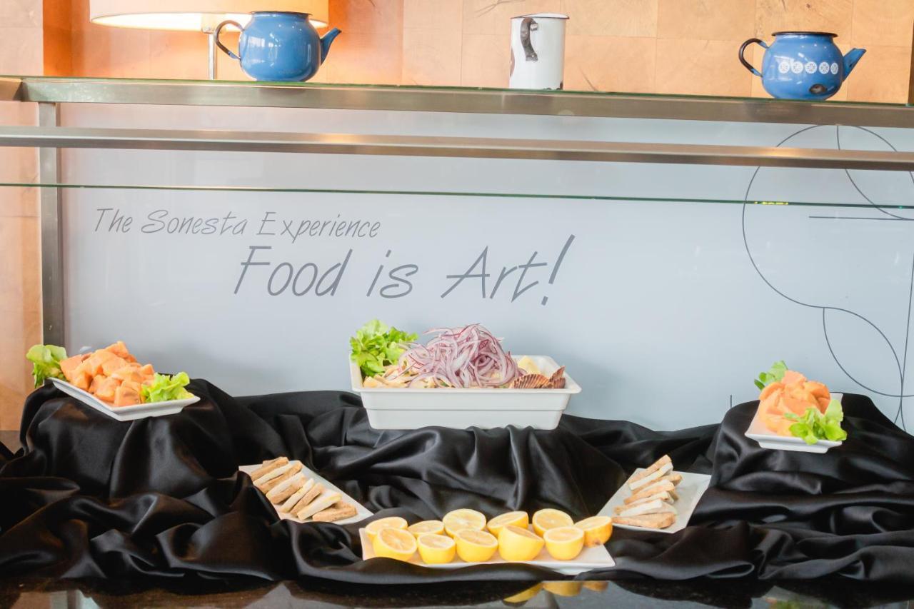 Sonesta Hotel Osorno Esterno foto A buffet at a hotel