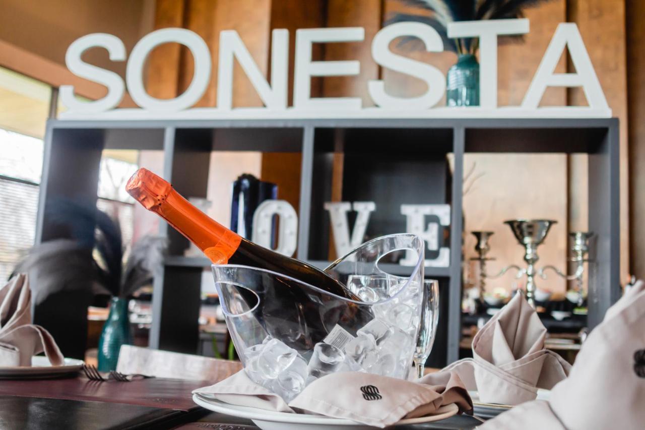 Sonesta Hotel Osorno Esterno foto A bottle of Prosecco DOC in a wine cooler